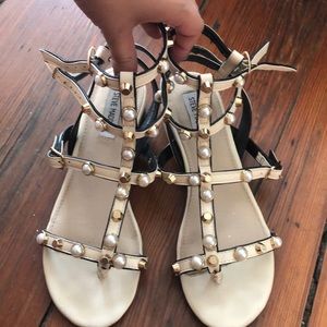 LOW HEEL STUDDED STEVE MADDEN SANDALS